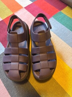 Crocs stomp fisherman sandal